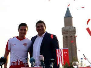 Antalyaspor’dan Nasri’ye Özel İmza Töreni