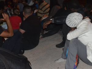 Buz Kaplı Kamyonda 60 Göçmen Bulundu