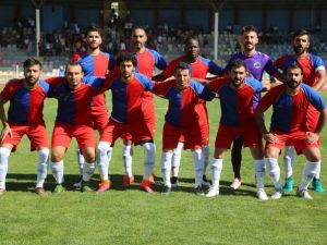 Geçen Senenin Namağlup Şampiyonu Forma Bulamadı