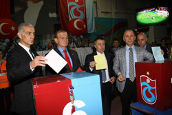 Trabzonspor'da açılmayan 5 sandık kala Usta önde