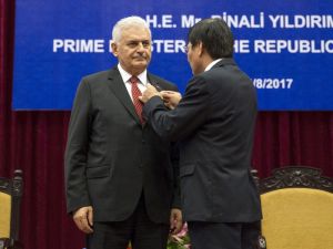 Başbakan Yıldırım’a Vietnam’da Şeref Madalyası