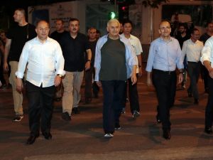 Başbakan Yıldırım, Vietnam Sokaklarında Yürüyüş Yaptı