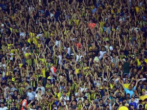 Tribünlerden Van Persie’ye Tepki