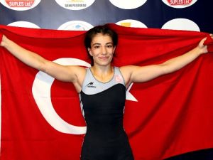 Evin Demirhan Dünya Üçüncüsü