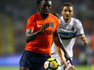 Adebayor İle 2 Yıl Daha