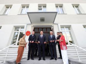 Bakan Çavuşoğlu, Varşova Büyükelçiliğinin Yeni Binasının Açılışını Yaptı