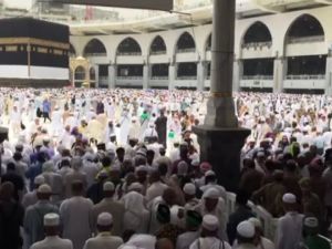 Kabe’de Cuma Namazı Coşkusu