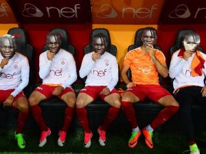 Gomis’e Futbolcu Ve Taraftarlardan Destek