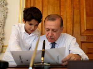 Erdoğan, Torunu Ömer Tayyip’le Fotoğraflarını Paylaştı