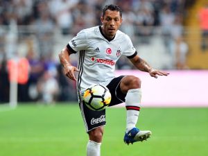 Beşiktaş’ta Adriano Şoku