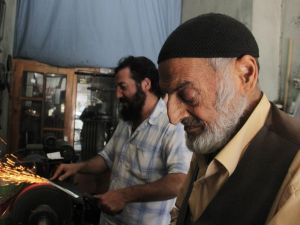 Bu Sefer Tersi Oldu, Baba Oğlundan Meslek Öğrendi