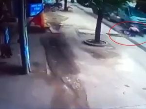 Tırın Altında Kaldılar