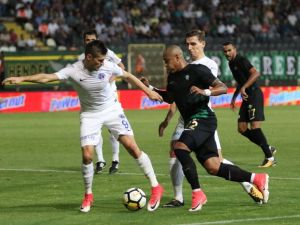 Akhisar 10 Kişiyle Kazandı