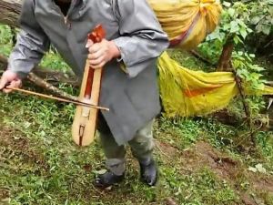 Fındık Fiyatına Tepkisini Kemençeli Manilerle Dile Getirdi