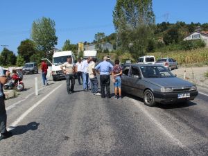 Minibüs Otomobile Çarptı: 2 Yaralı