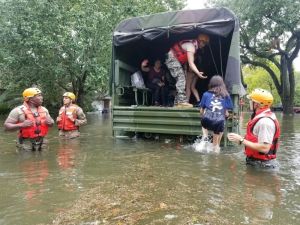 Houston’da 2 Bin Kişi Kurtarıldı