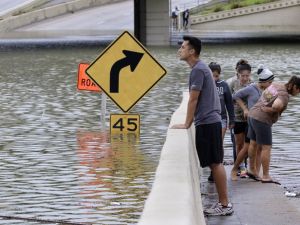 Houston’da Sel: 6 Kayıp