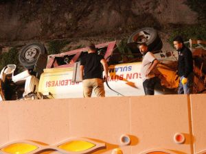 Sulama Tankeri Tramvay Yoluna Uçtu: 2 Yaralı