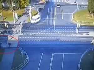 Otomobil Dehşet Saçtı: Kadın Ve Oğlu Öldü !