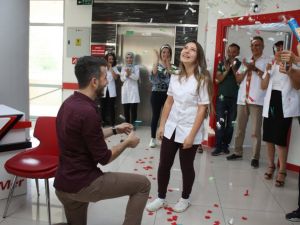 Hastane Anonsuyla Evlenme Teklifi