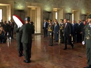 Devlet Erkanı Anıtkabir’de