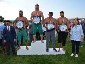 Amasya’da Başpehlivan İsmail Balaban Oldu