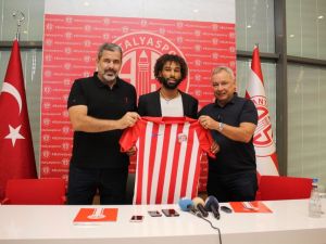 Antalyaspor’da Sangare 3 Yıllık Sözleşme İmzaladı