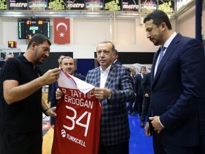 Cumhurbaşkanı Erdoğan’dan 12 Dev Adam’a Moral Ziyareti