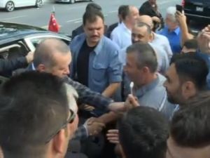 Erdoğan’dan Bayramlaştığı Taksici Esnafına Sigara Uyarısı