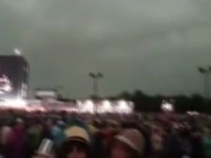 Festivale Yıldırım Düştü: 15 Yaralı