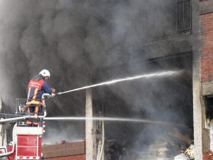 Büyükşehir Belediye İtfaiyesi Hayat Kurtarıyor