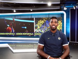 Jason Thompson: Buradaki Hava Çok Hoşuma Gitti