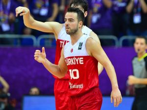 Melih Üçlüklerine Devam Ediyor