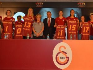 Galatasaray Yeni Transferlerini Tanıttı