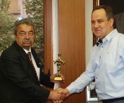 Milletvekili Belediye Başkanına ilk balık ve rakıyı sordu