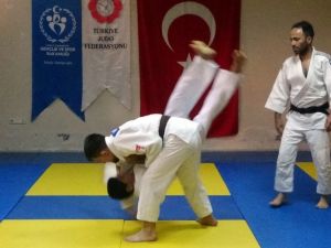Görme Engelli Gencin Alkışlık Azmi