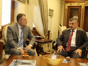 Rusya Federasyonu Trabzon Başkonsolosu Valery Tikhonov, Rize Valisi Erdoğan Bektaş’ı Makamında Ziyaret Etti