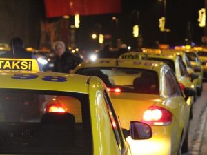 İstanbul’da Taksi Ücretlerine Yüzde 15 Zam
