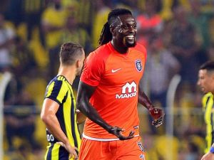 Adebayor Büyükleri Boş Geçmiyor