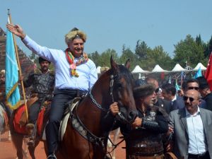 Başbakan Ata Bindi