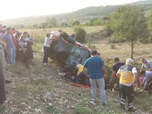 Yoldan Çıkan Otomobil Tarlaya Uçtu: 1 Ölü, 3 Yaralı