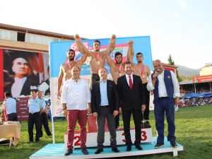 Elmalı Güreşleri’nde Başpehlivan Orhan Okulu