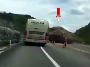 Ya Otobüsün Üzerine Düşseydi !