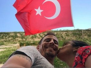 Portekizli Futbolcudan Türk Bayraklı Paylaşım