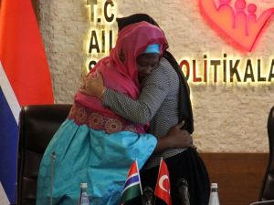 Bakan Kaya’ya Böyle Sarıldı