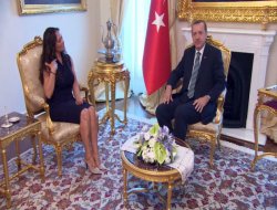 Başbakan, Hülya Avşar ile görüştü