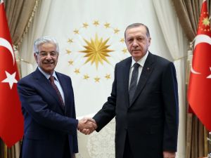 Pakistan Dışişleri Bakanını Kabul Etti