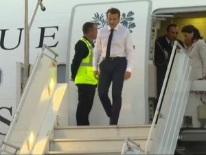 Macron Yıkıcı Etkiyi Yerinde Görmek İçin Karayipler’e Uçtu