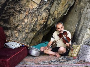 40 Yıldır Mağarada Yaşıyor