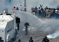 Polis Gezi Parkı'na girdi